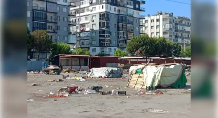 İzmir haber: Buca Çamlıkule pazaryeri çöplüğe döndü