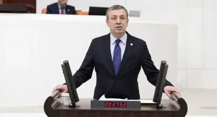 Türeli’den İzmir’e geçmiş olsun mesajı: 3 orman arazözü yanarak zarar gördü