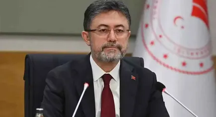 Bakan Yumaklı’dan İzmir açıklaması: Yangın 3 noktada devam ediyor!