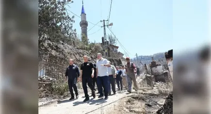 Tosunlar’da felaketin izleri siliniyor: “Devletimiz seferber, Tosunlar’ı ayağa kaldıracağız”