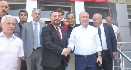 Özdağ, Ödemiş'te yangın bölgelerini ziyaret etti