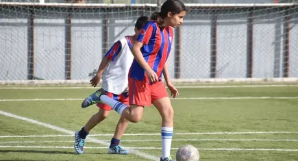 Kız futboluna Altınordu dokunuşu 