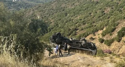 İzmir haber: Limontepe Kavşağı'nda uçuruma yuvarlandı