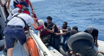 İzmir haber: Seferihisar ve Dikili açıklarında çok sayıda göçmen kurtarıldı