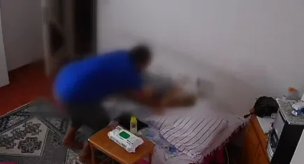 Yatalak annesini darbeden şizofreni hastası doktor tutuklandı
