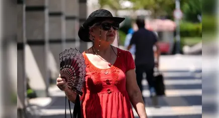 İzmir'de hava çok sıcak: Sokağa çıkan pişman