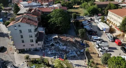 Balıkesir Sındırgı’daki 6,1’lik depremde 1 yıkık, 13 ağır hasarlı yapı tespit edildi