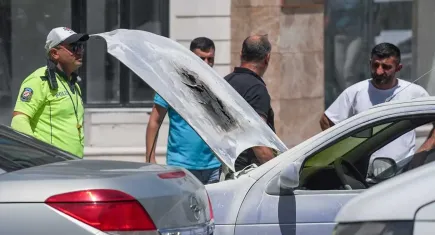 İzmir'de seyir halindeyken alev alan otomobilde hasar meydana geldi