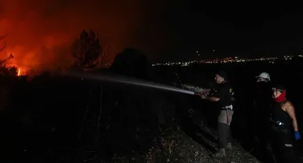 Tuğçe öğretmen “Yeşil Vatan” için alevlerle mücadele ediyor