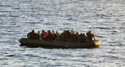 İzmir açıklarında lastik bottan düşen 4 düzensiz göçmen hayatını kaybetti, 2’si kurtarıldı
