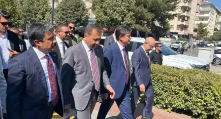 Kırşehir ziyaretinde dikkat çeken an: Bakan Yerlikaya’ya övgü yağmuru