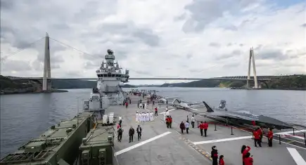 TCG Anadolu geçit töreni için yola çıktı 
