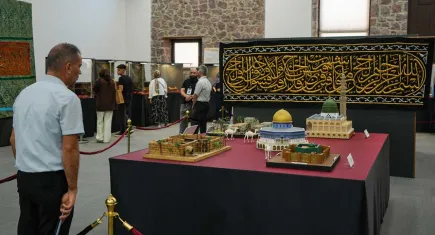 İzmir’de “Mukaddes Emanetler” sergisi ziyarete açıldı