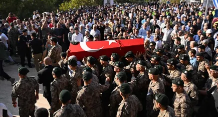 Babasından 7 yıl sonra aynı kentte şehit oldu: Polis memuru Mustafa Karapınar, son yolculuğuna uğurlandı