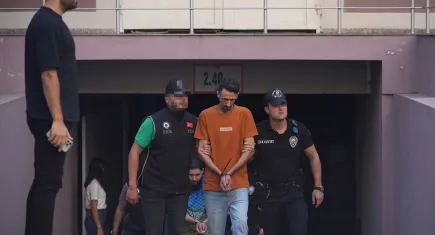 İzmir Balçova'daki polis merkezine yönelik saldırıyla ilgili yakalanan 10 şüpheli adliyeye sevk edildi