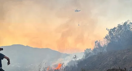 Antalya ve Muğla'daki yangınlara müdahale devam ediyor