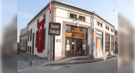 Klişe erkek ile aşık kadının hikayesi Urla’da sahnelenecek