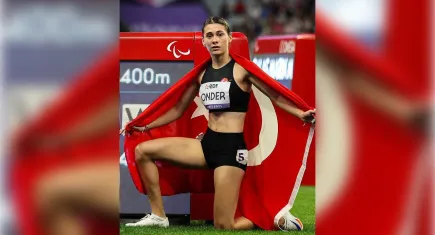 İzmirli Aysel Önder’den dünya rekoru