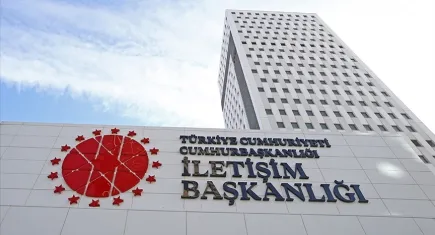 Azerbaycan’da bayrak iddiası yalan çıktı: Cumhurbaşkanlığı DMM’den resmi açıklama