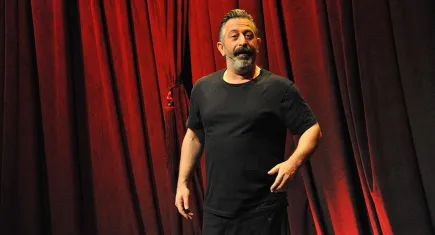 Cem Yılmaz İzmirlileri kahkahaya boğacak