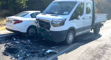 İzmir’de kamyonetle otomobilin çarpıştığı kazada 6 kişi yaralandı