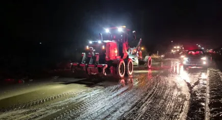 Aydın’da sağanak hayatı felç etti: Yol ulaşıma kapandı