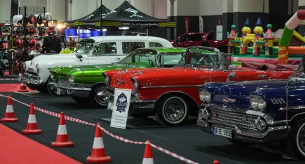 İzmir'de Motorlu Araçlar Fuarı kapılarını açtı