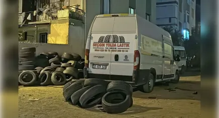 İzmir Karşıyaka’da panelvanda kompresör patladı: 2 kişi yaralandı