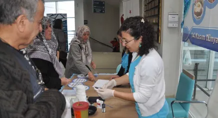 Ödemiş’te Dünya Diyabet Günü kapsamında kan şekeri ölçümü yapıldı