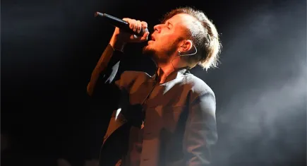 Alternatif rock’ın güçlü sesi Emre Aydın, İzmir’de unutulmaz bir gece yaşatacak