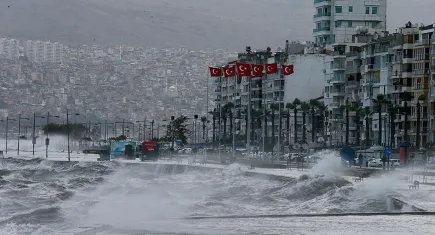 İzmir Valiliği’nden kuvvetli sağanak yağış uyarısı