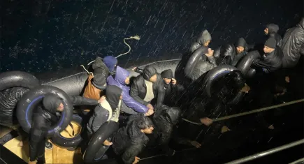 İzmir haber: Karaburun açıklarında 26 düzensiz göçmen kurtarıldı