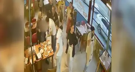 Lokantada hayat kurtaran müdahale: İşletme sahibi kalp krizi geçiren müşteriyi hayata döndürdü