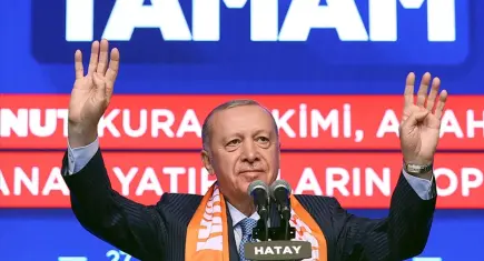 Cumhurbaşkanı Erdoğan: Hükümetimizin enkazın altında kalmasını bekleyen millet düşmanlarına aldırmadan işimize odaklandık
