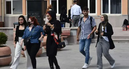 Barınamıyoruz Hareketi’nden KYK sistemi ve burs yetersizliğine tepki