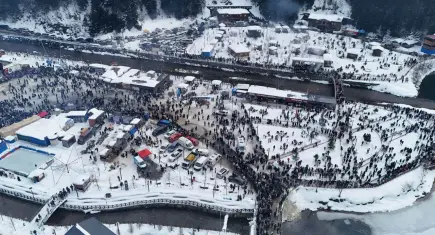 Uzungöl’de Kış Festivali: Binlerce kişilik horonla rekor kırıldı