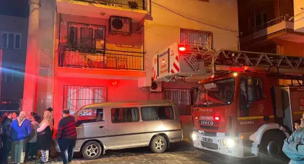 Buca’daki yangına itfaiye ekiplerinden hızlı müdahale