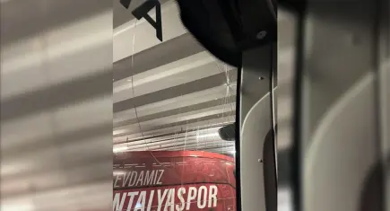 Trabzonspor’un takım otobüsüne taşlı saldırı