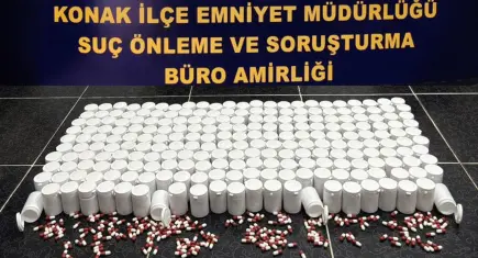 İzmir haber: Uyuşturucu operasyonunda 450 bin yasaklı hap ve 1 kilo 660 gram yasaklı madde ele geçirildi