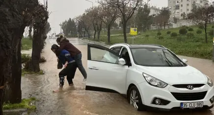 İzmir zabıtasından yürekleri ısıtan hareket