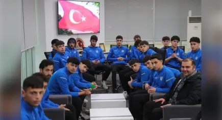 Aliağa Helvacı Spor U-18 Takımı, İzmir Şampiyonluğu’nu tescilledi
