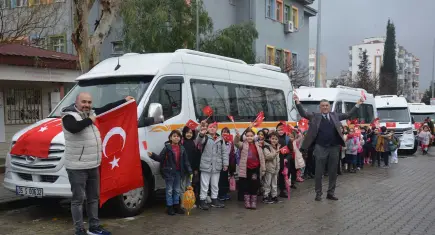 Servisçilerden bayrak coşkusu