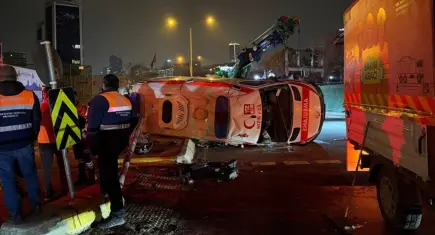 İstanbul'da kaza: Hasta taşıyan ambulans takla attı