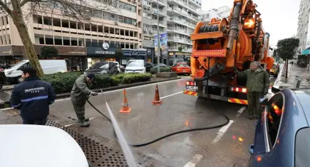 İzmir’de sağanak alarmı: Büyükşehir belediyesi tüm birimleriyle sahada