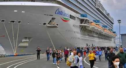 İzmir Limanı’nda transit yolcu bereketi