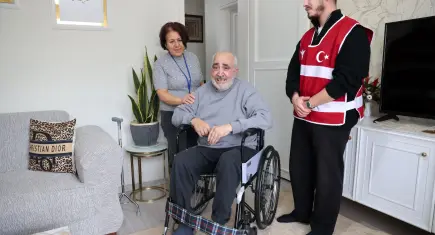 Konak’ta sosyal destek seferberliği: İhtiyaç sahiplerine tekerlekli sandalye ulaştırıyor