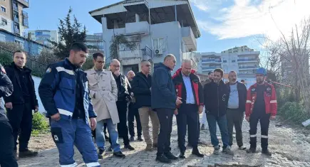 Menemen’de sel ve duvar çökmesine MAKUR engeli: 41 daire tahliye edildi