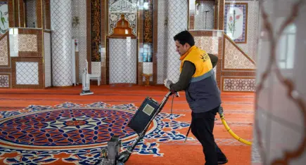 Aliağa’da ibadethaneler Ramazan’a pırıl pırıl giriyor