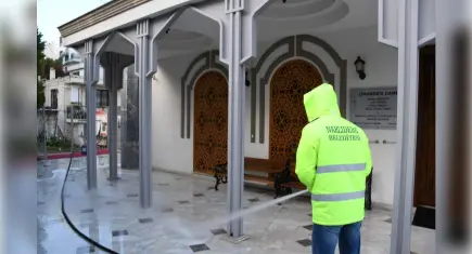 Ramazan öncesi Narlıdere’de camilerde kapsamlı temizlik