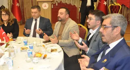  Ödemiş’te gönül sofrası: Şehit yakınları ve gaziler ilk iftarda buluştu